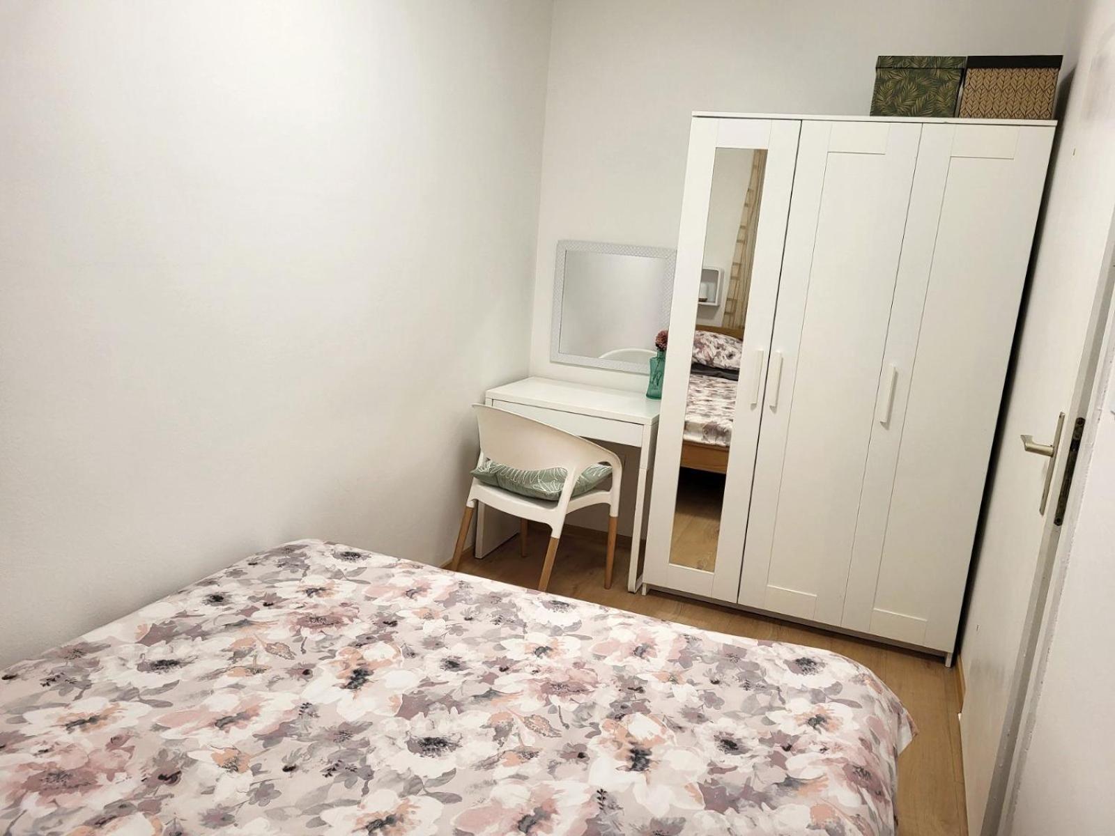 Apartment With Garden In Барбарига Экстерьер фото